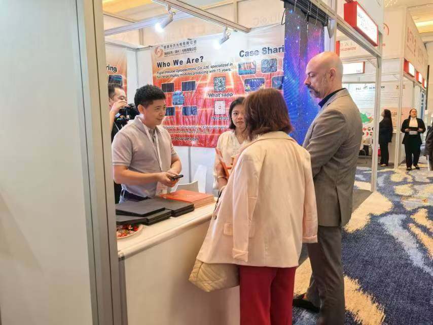 Соединяя друг друга светом, как мостом: замечательный обзор выставки в Дубае